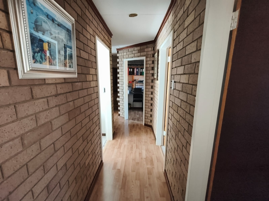 3 Bedroom Property for Sale in Mooinooi North West